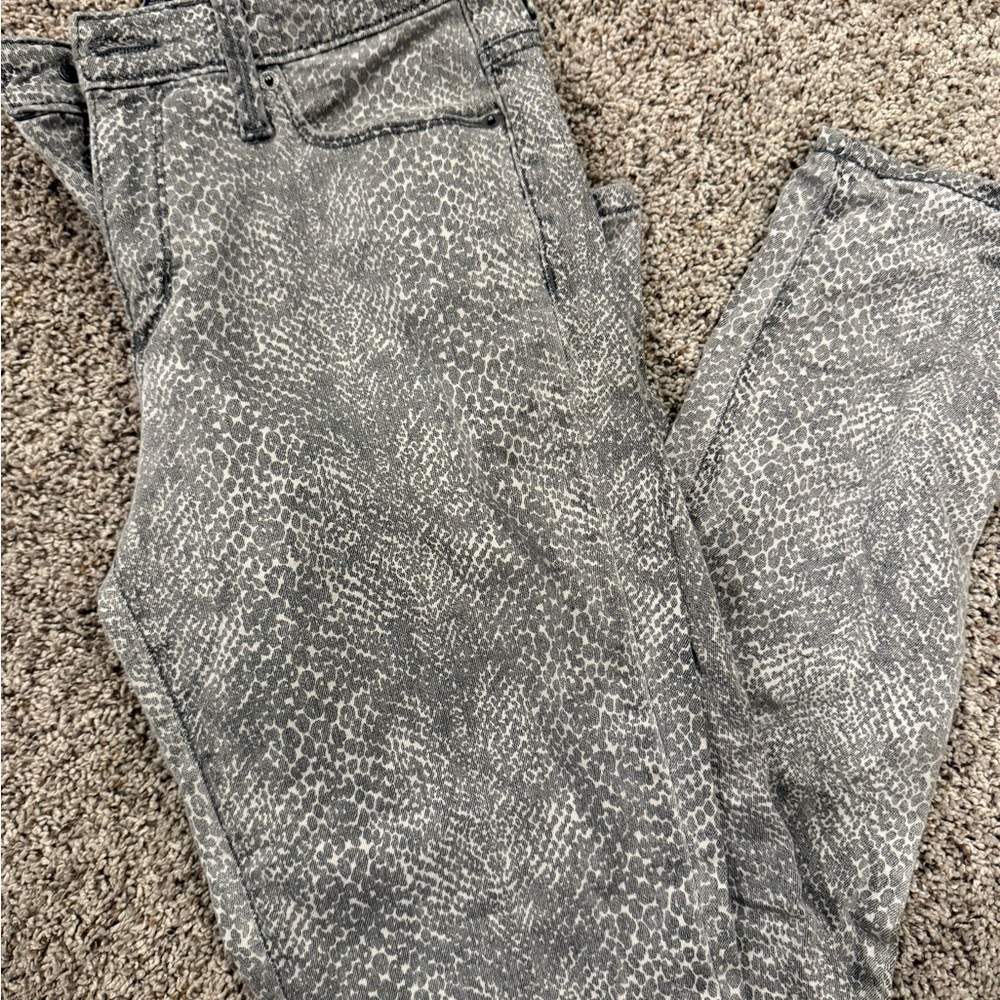 Universal Threads Gray Snake Print Jeans